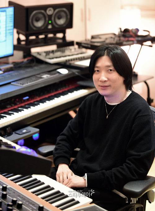 OTT 콘텐츠 음악감독으로 활동 중인 프라이머리는 “극 전개에 자연스레 스며든 음악이 좋은 음악”이라고 했다. 유용석 기자