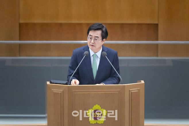 20일 오후 경기도의회 본회의장에서 열린 제373회 제3차 본회의에서 김동연 경기도지사가 의원들의 일괄질문에 답변하고 있다.(사진=경기도)