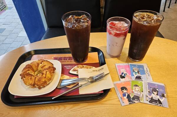 - 컬래버레이션 메뉴를 직접 주문해봤다