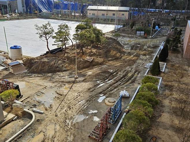 19일 서울 강남구 개포동의 개원초등학교에서 공사가 진행되고 있다. [사진=박준이 기자]