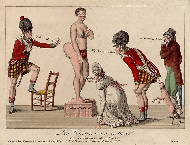 파리 사람들이 사르키 바트만을 관찰하고 있다. 사르키 바트만이 사망하기 1년 전인 1814년 그린 그림이다. 위키미디어 코먼스