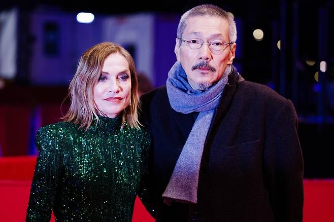 ▲ 이자벨 위페르(왼쪽), 홍상수 감독. ⓒ연합뉴스/EPA