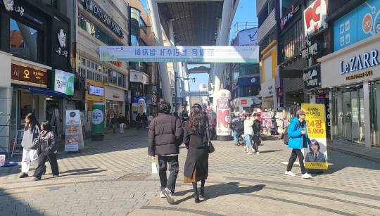 대전시는 '노잼도시 대전'을 벗어나기 위해 도시 쾌적성(어메니티) 개선도 추진한다. 사진은 청년들이 많이 찾는 대전시 중구 으능정이 거리.   김재근 선임기자