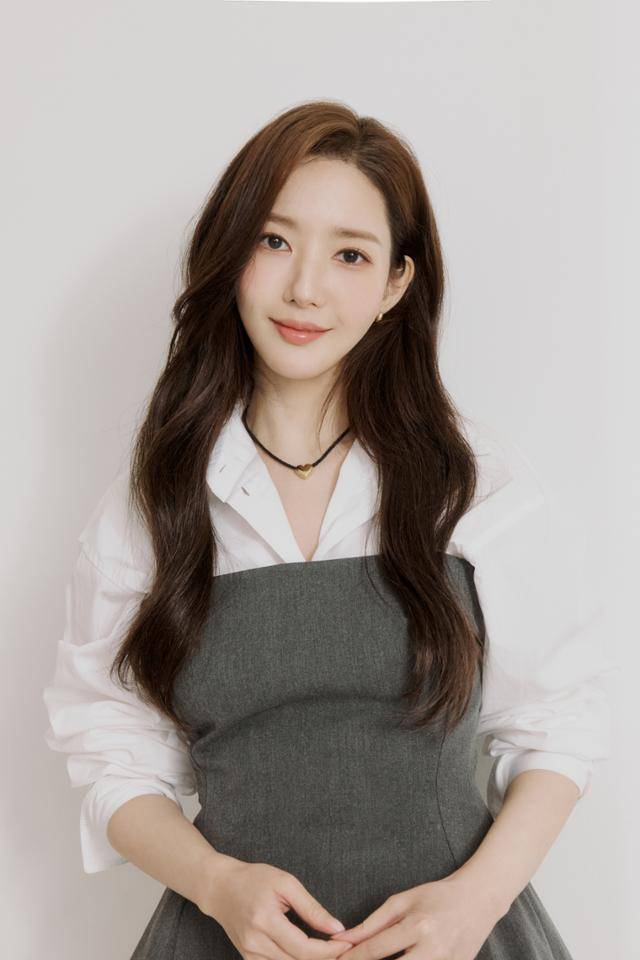 드라마 '내 남편과 결혼해줘'에 출연한 배우 박민영은 "20년 가까이 연기하며 이렇게 독기를 품고 연기하기는 처음"이라고 말했다. 후크엔터테인먼트 제공