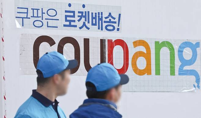 쿠팡 등 로켓배송의 경우, 배송을 받을 장소를 '문 앞'으로 선택하고, 공동현관 비밀번호를 기재해 주문하는 경우가 일반적이다.&nbsp;ⓒ시사저널 고성준