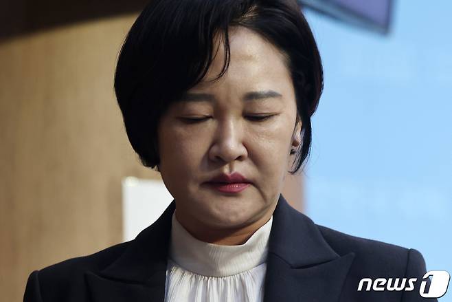 이수진 더불어민주당 의원이 22일 오후 서울 여의도 국회 소통관에서 탈당 기자회견을 마치고 회견장을 나서고 있다. 2024.2.22/뉴스1 ⓒ News1 구윤성 기자