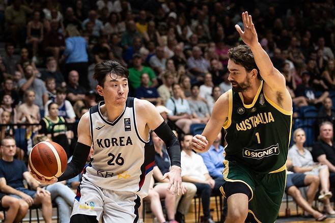 한국 남자농구 대표팀이 22일 열린 2025 FIBA 아시아컵 예선 A조 1차전에서 호주에 71-85로 졌다. (FIBA 제공)