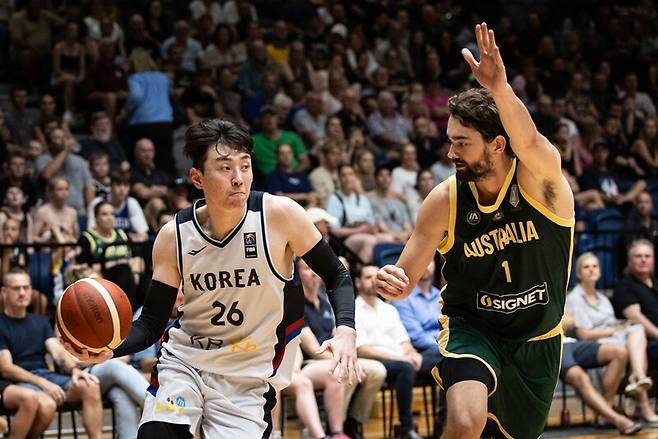 호주를 상대로 아쉽게 패한 한국 농구 대표팀 / 사진=FIBA