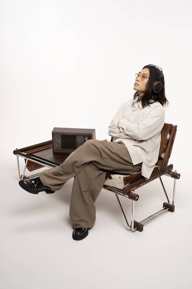 올해 데뷔 25주년을 맞아 10년 만의 정규 음반인 9집 ‘여행’과 동명의 타이틀곡을 발매하는 가수 김범수. 사진제공=영엔터테인먼트