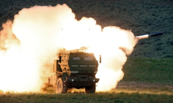 미국이 우크라이나에 제공한 고화력 무기인 고속 기동 포병 로켓 시스템(HIMARS·하이마스) AP 연합뉴스