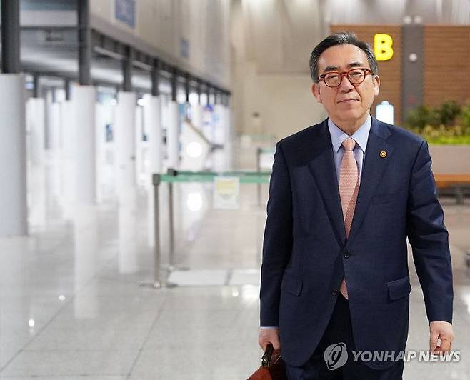 조태열 장관, G20 외교 장관회의 참석차 출국 (서울=연합뉴스) 조태열 외교부 장관이 브라질 리우데자네이루에서 열리는 주요 20개국(G20) 외교장관회의에 참석하기 위해 20일 인천국제공항을 통해 출국하고 있다. 2024.2.20 [외교부 제공. 재판매 및 DB 금지] photo@yna.co.kr