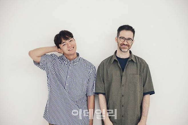 뮤지컬 ‘번지점프를 하다’, ‘어쩌면 해피엔딩’, ‘일 테노레’ 등을 작업한 작가 박천휴(왼쪽), 작곡가 윌 애런슨 콤비. (사진=오디컴퍼니)