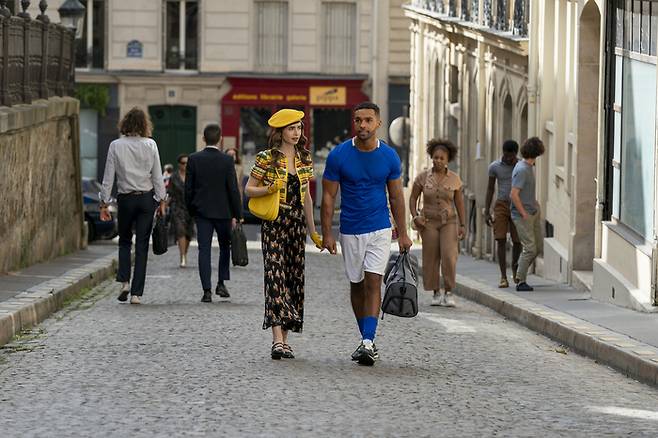 넷플릭스 드라마 ‘에밀리 파리에 가다’ 속 한 장면 / 사진=프랑스 관광청