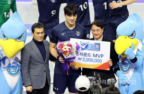 대한항공 임동혁 5라운드 MVP 시상