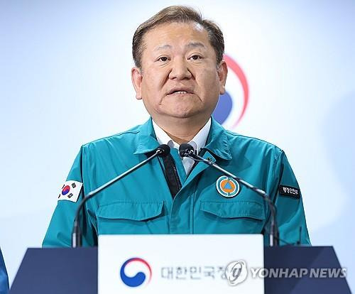 이상민 행정안전부 장관 (서울=연합뉴스) 김도훈 기자 = 이상민 행안부 장관이 21일 오후 정부서울청사 브리핑룸에서 의료계 집단행동 관련 관계부처 합동브리핑을 하고 있다. 2024.2.21
    superdoo82@yna.co.kr
(끝)