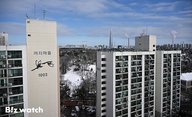 23일 리모델링이나 재건축으로 정비사업을 추진하는 방안을 검토 중인 수서까치마을(1404세대·용적률 208%)은의 모습./사진=이명근 기자 qwe123@