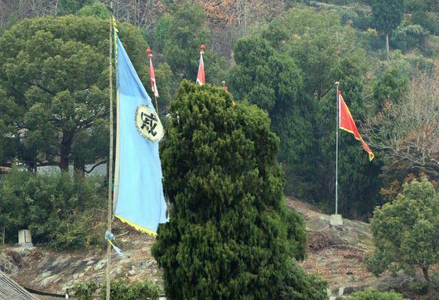 도저고성 성벽 위에 척가군 깃발이 내걸려 있다. ⓒ최종명