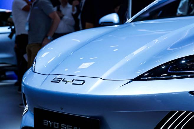 독일 뮌헨에서 지난해 9월 개최된 국제모터쇼 ‘IAA 모빌리티 2023’에 전시된 중국 비야디(BYD) 전기자동차 [사진 출처 = 로이터 연합뉴스]