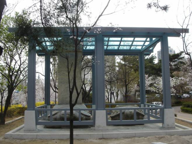 삼전도비 전경. /사진=문화재청