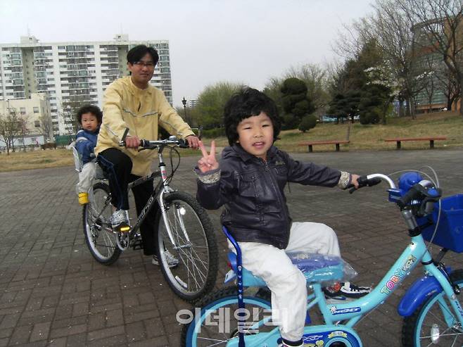 장기기증을 하고 떠난 고인과 두 형제의 모습.(사진=사랑의장기기증운동본부)