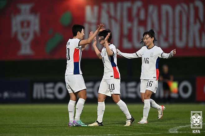 지소연이 골을 넣자 기뻐하는 한국 여자축구 대표팀, KFA