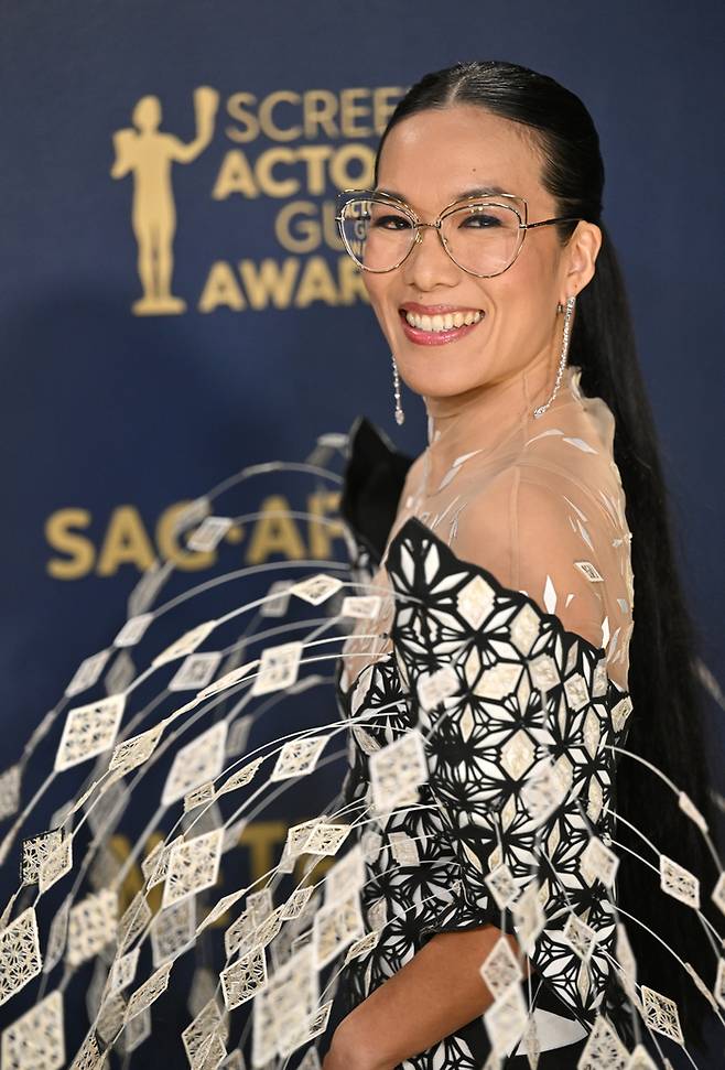 제 30회 미국 배우조합상 시상식에 참석한 배우 앨리 웡. 사진|UPI