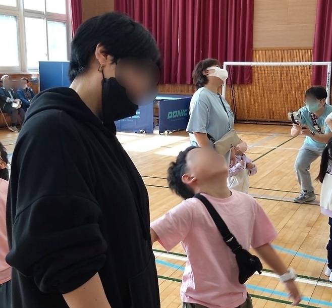 이은희씨(가명)가 아들 주형이와 함께 즐거운 시간을 보내고 있다. (이은희씨 제공) 뉴스1