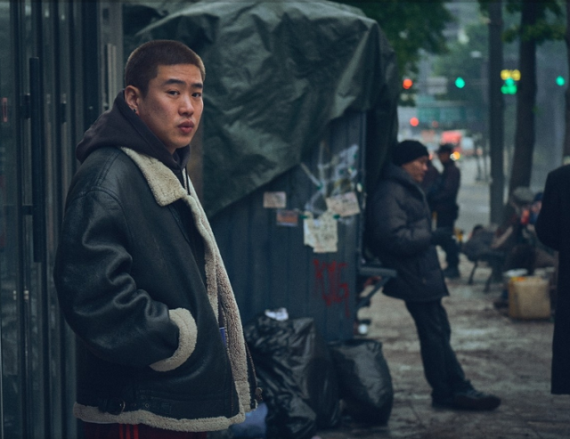 안재홍이 '사냥의 시간'을 통해 강렬한 변신에 나섰다. '사냥의 시간' 스틸컷