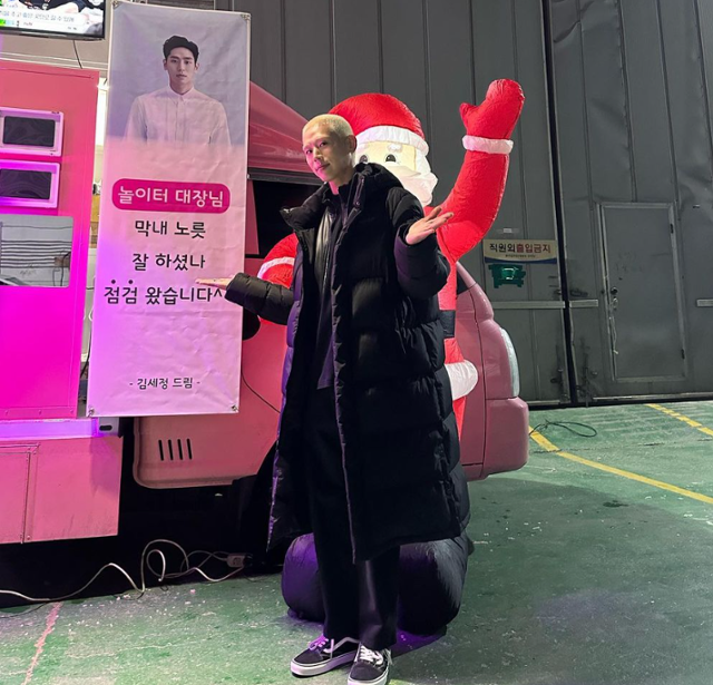 정윤재가 눈썹 탈색을 시도했다. 정윤재 SNS