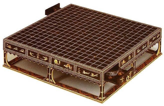 백제 의자왕이 일본에 선물했다고 전해지는 바둑판 '목화자단기국'. 일본 나라국립박물관 홈페이지 캡처