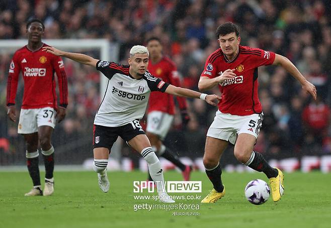 ▲ 맨체스터 유나이티드는 25일(한국시간) 영국 맨체스터 올드 트래포드에서 열린 풀럼과 2023-24시즌 잉글랜드 프리미어리그 26라운드에서 1-2로 졌다. 21년 만에 홈에서 풀럼에 승점을 내준 맨체스터 유나이티드는 프리미어리그 6위(14승 2무 10패, 승점 44점)를 유지하면서 토트넘 홋스퍼(승점 47점) 추격을 다음으로 미루게 됐다