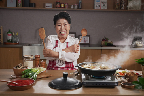120만 유튜브 구독자를 보유한 박막례 할머니가 GS샵에서 소곱창전골을 론칭한다. [자료:GS샵]