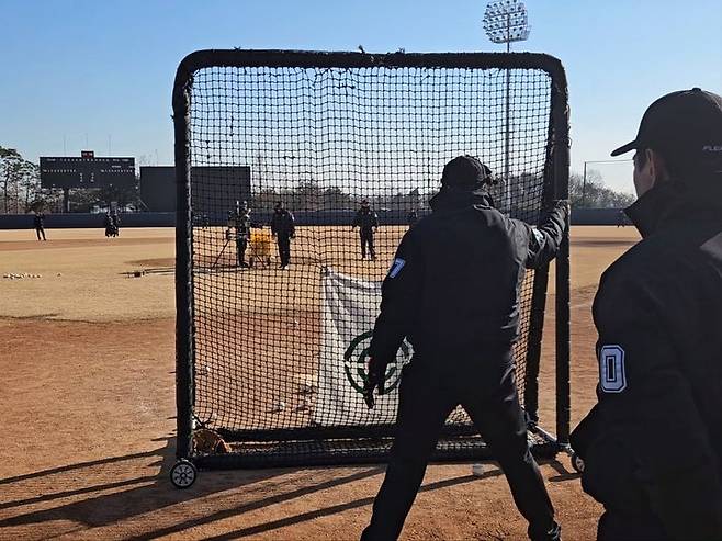 [서울=뉴시스] 한국야구위원회(KBO)는 4~8일 두산 베어스의 2군 훈련장인 경기도 이천 베어스파크에서 심판위원회 1차 동계훈련을 진행한다고 4일 밝혔다. (사진 = KBO 제공) *재판매 및 DB 금지