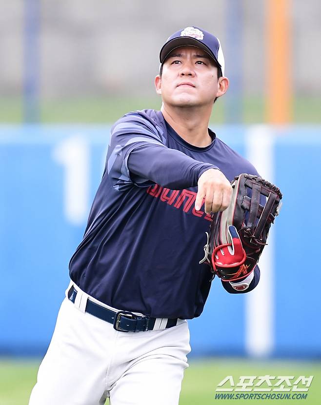 27일 일본 오키나와 온나손 아카마구장에서 삼성-롯데 평가전이 열렸다. 훈련하는 김민성. 오키나와(일본)=송정헌 기자songs@sportschosun.com/2024.02.27/