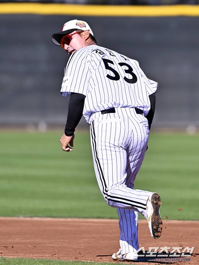 22일(한국시간) 미국 애리조나 주 스코츠데일에서 열린 LG 트윈스의 스프링캠프 현장, 김민수가 주루훈련을 하고 있다. 스코츠데일(미국 애리조나)=허상욱 기자wook@sportschosun.com/2024.02.22/