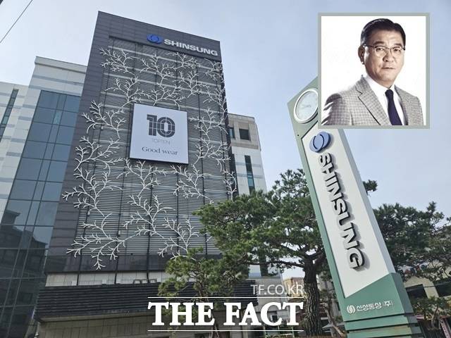 염태순 신성통상 회장(우측 상단)이 장남 염상원 이사를 중심으로 한 경영권 승계 구도를 정립했다. 사진은 서울 강동구 신성통상 본사 /우지수 기자·신성통상 홈페이지 캡처