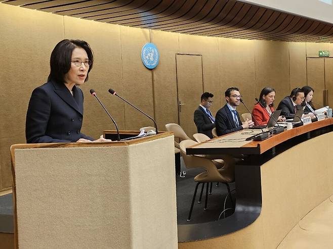 26일 유엔 제네바사무소에서 열린 유엔 군축회의 고위급 회기 전체회의에서 강인선 외교부 2차관이 연설하고 있다. 연합뉴스