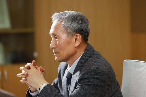 김관진 국방혁신위원회 부위원장이 20일 서울 용산구 국방컨벤션에서 본지와의 인터뷰에서 발언하는 모습. 김현동 기자