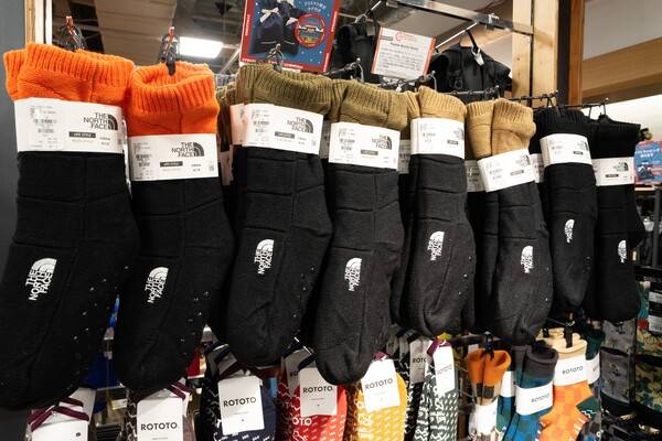 다양한 디자인의 아웃도어 양말들