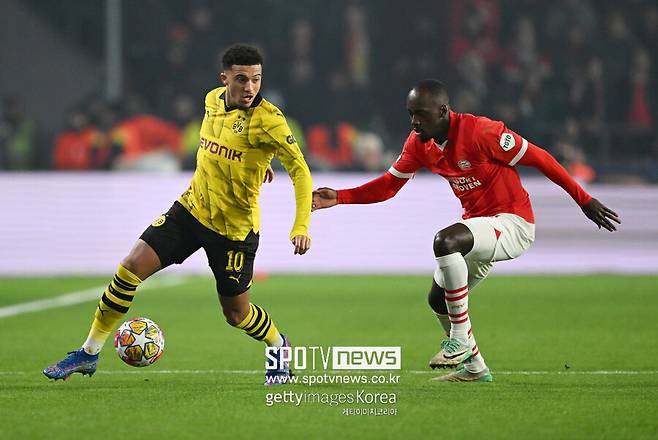 ▲&nbsp;제이든 산초가 복귀 후 첫 골을 노리고 있다.