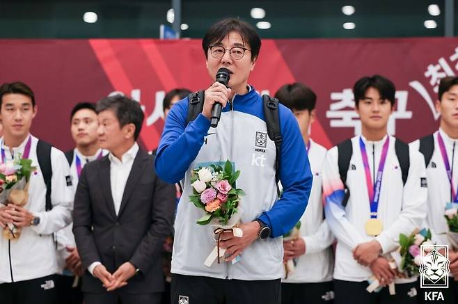 ▲ 2022 항저우 아시안게임에서 한국 남자 축구 대표팀을 우승으로 이끈 황선홍 감독. ⓒ대한축구협회