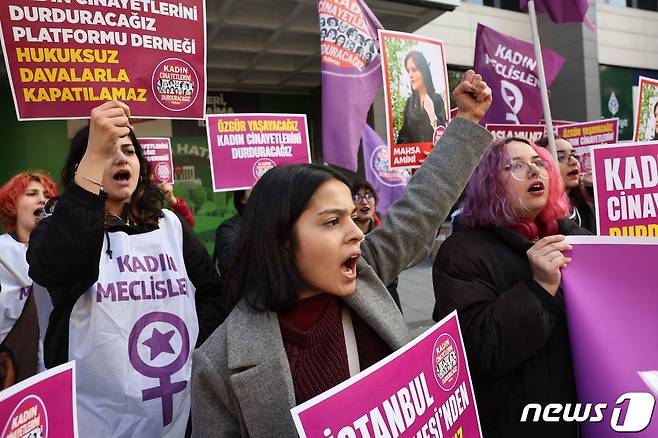 지난 2022년 11월27일(현지시간) 튀르키예(터키) 앙카라에서 페미사이드(Femicide)에 반대하는 여성들이 시위에 나섰다. 22.11.27 ⓒ AFP=뉴스1 ⓒ News1 김예슬 기자