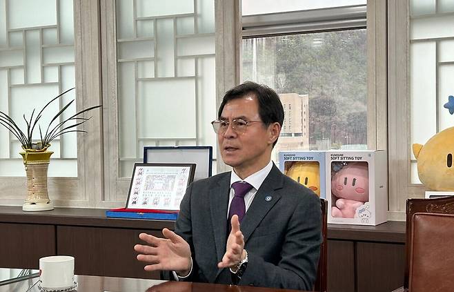 22일 윤성국 대전관광공사 사장이 집무실에서