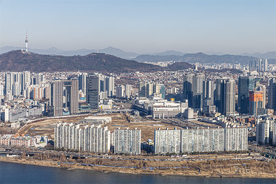 서울시가 용산국제업무지구 개발계획을 내놓으면서 인근 부동산 시장이 들썩이는 모습이다. (윤관식 기자)