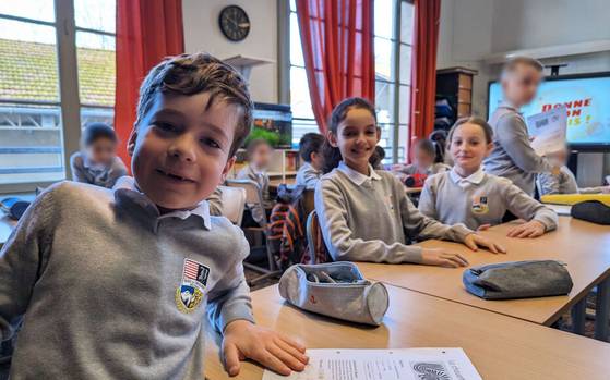 현지시간 26일 교복을 입은 베지에시 학생들. [출처 Le Parisien]