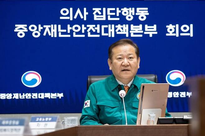 앙재난안전대책본부 회의에서 브리핑을 하고 있는 행정안전부 이상민 장관 [사진=뉴스1]