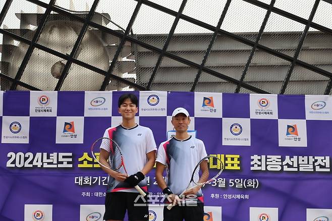 남자복식 1위를 한 수원시청의 김진웅-김태민. 대한소프트테니스협회