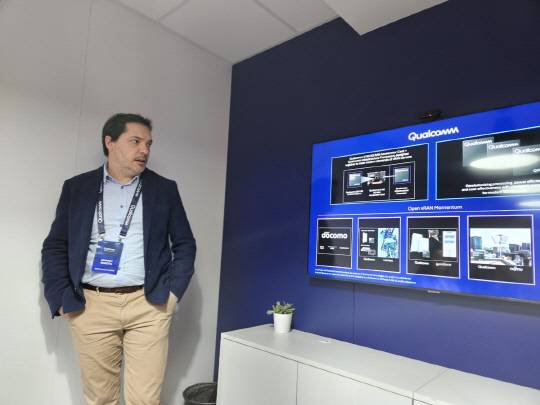 제라르도 지아레타 퀄컴 제품관리 부사장(VP)이 오픈랜 사업 브리핑을 하고 있다. 김나인 기자