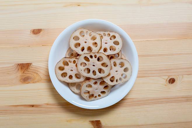 연근은 타닌과 비타민C, 섬유질이 풍부해 위를 보호하고 노폐물을 배출하는 데 도움이 된다./사진=클립아트코리아