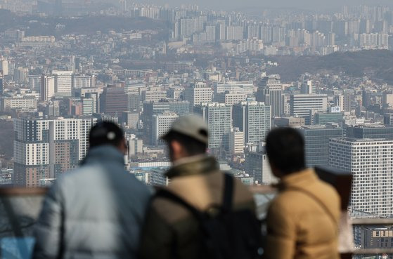 서울 용산구 남산타워에서 바라본 아파트 단지. 뉴스1